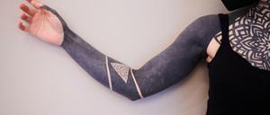 Der sogenannte Tattooärmel gehört zu den neuen Wörtern im Deutschen.