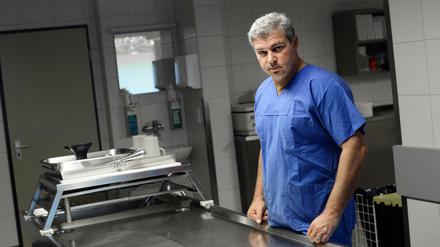 Der bekannte Rechtsmediziner Michael Tsokos tritt im Kannibalismus-Prozess als Gutachter auf.