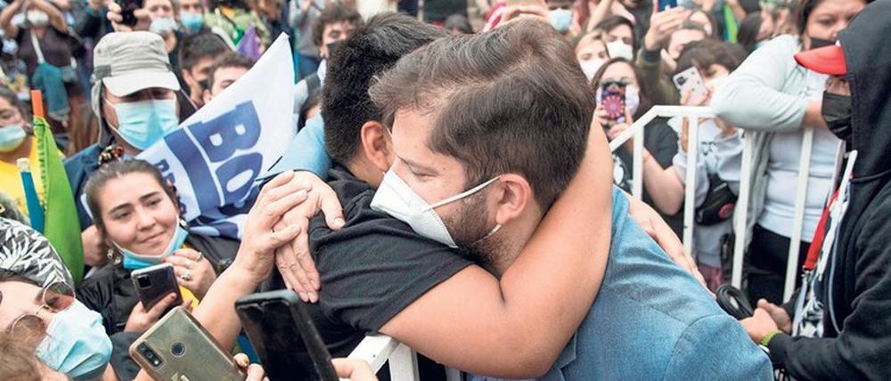 Gabriel Boric kandidiert für das Präsidentenamt in Chile. In Südamerika gilt sein Programm als linksradikal.