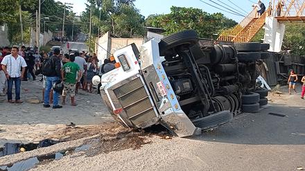 In Mexiko sind bei einem Lkw-Unfall mindestens 53 Migranten ums Leben gekommen.