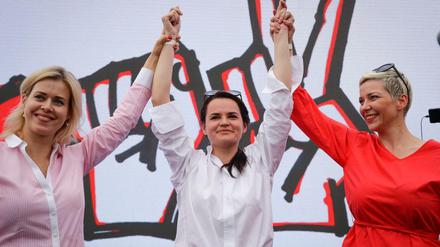 Veronika Zepkalo, Swetlana Tichanowskaja und Maria Kolesnikowa haben den Karlpreis 2022 erhalten.