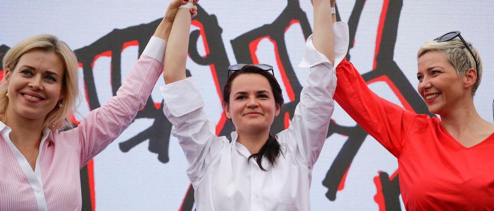 Veronika Zepkalo, Swetlana Tichanowskaja und Maria Kolesnikowa haben den Karlpreis 2022 erhalten.