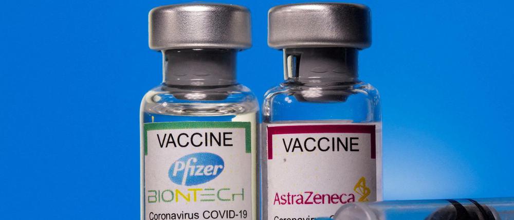Die Vakzine von Pfizer und Biontech weisen eine hohe Wirksamkeit gegen die Omikron-Variante auf.