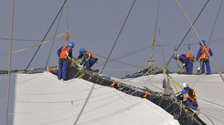 Auf den Baustellen herrschen oft menschenunwürdige Arbeitsbedingungen.