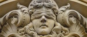 Justitia, Amtsgericht, Amtsgerichtsplatz, Charlottenburg, Berlin, Deutschland Amtsgericht Charlottenburg Berlin Deutschland *** Justitia The district court District Court Square Charlottenburg Berlin Germany The district court Charlottenburg Berlin Germany