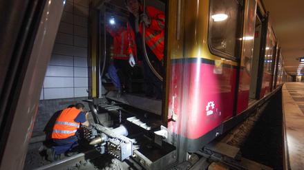 Neben der Spur. Hier ist gut zu erkennen, dass der Waggon nicht mehr auf der Schiene steht.