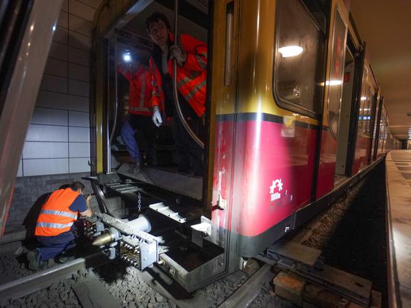 Neben der Spur. Hier ist gut zu erkennen, dass der Waggon nicht mehr auf der Schiene steht.