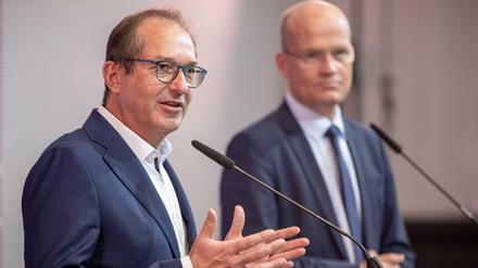 CSU-Landesgruppenchef Alexander Dobrindt und der Unionsfraktionsvorsitzende Ralph Brinkhaus kündigten die Klage am Dienstag an.