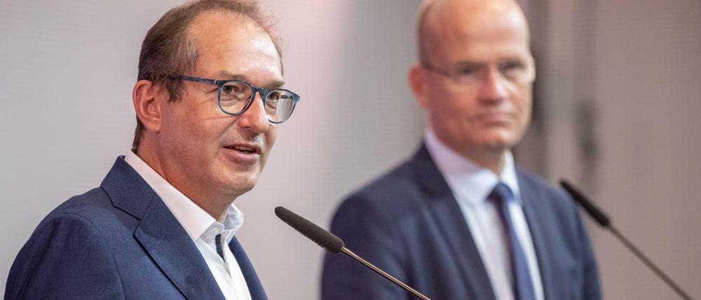 CSU-Landesgruppenchef Alexander Dobrindt und der Unionsfraktionsvorsitzende Ralph Brinkhaus kündigten die Klage am Dienstag an.