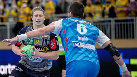 Nationalspieler Juri Knorr (li.) möchte sich nicht impfen lassen und verzichtet dafür auf die EM.