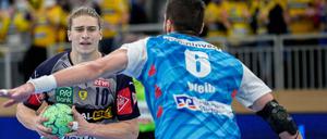 Nationalspieler Juri Knorr (li.) möchte sich nicht impfen lassen und verzichtet dafür auf die EM.