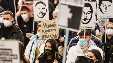 Niemals vergessen: Teilnehmer bei einer Kundgebung am Jahrestag des Anschlags 2021