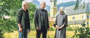„Glauben Sie an Gott?“ Ivo Batic (Miroslav Nemec, links) und Franz Leitmayr (Udo Wachveitl) verhören Schwester Antonia (Maresi Riegner). 