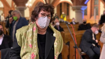 Nach der Wahl: Bezirksbürgermeisterin Maren Schellenberg (Grüne), in dem Kasten liegt die Amtskette.