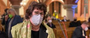 Nach der Wahl: Bezirksbürgermeisterin Maren Schellenberg (Grüne), in dem Kasten liegt die Amtskette.