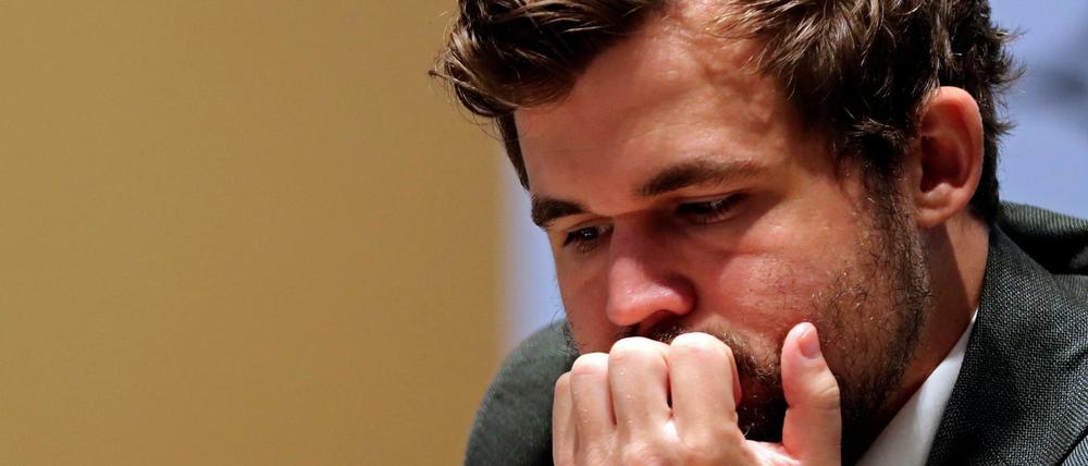 Magnus Carlsen, bei seiner Titelverteidigung in Dubai