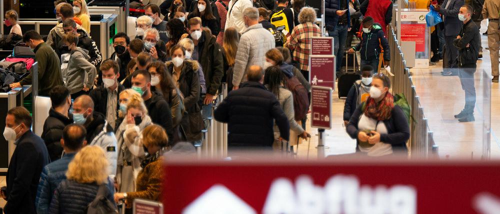 Vor dem Weihnachtsansturm: Das Hauptterminal des Flughafens BER in Schönefeld. 
