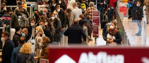 Vor dem Weihnachtsansturm: Das Hauptterminal des Flughafens BER in Schönefeld. 