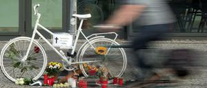 Immer wieder müssen Geisterräder in Berlin aufgestellt werden, weil Radfahrer im Straßenverkehr ums Leben kommen.