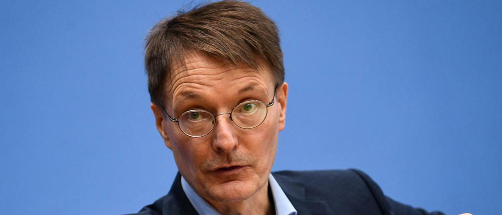 Der neue Gesundheitsminister Karl Lauterbach setzt alles an eine funktionierende Booster-Kampagne.