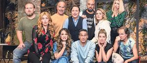 Deutschlands beste Komiker. Die Stars der Prime-Show „LOL3“ – Anke Engelke, Michelle Hunziker, Palina Rojinski, Carolin Kebekus, Hazel Brugger, Christoph Maria Herbst, Mirco Nontschew, Abdelkarim, Axel Stein und Olaf Schubert – dürfen nicht lachen. 