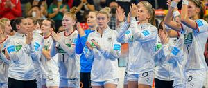 Die deutschen Handballerinnen verpassen den Einzug ins Halbfinale. 