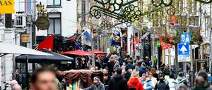 Am Samstag strömten die Menschen noch in die Fußgängerzone in Nijmegen.