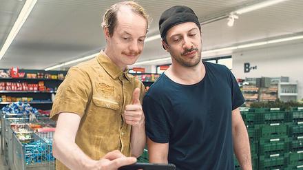 Ertappt. Fahri Yardim (r.), sonst virtuoser „Jerk“ an Christian Ulmens Seite, mit einem Cameo-Auftritt als Ladendieb.