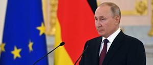 Wladimir Putin - hier ein Archivbild, das während einer Pressekonferenz entstand, die er im August 2021 gemeinsam mit der damaligen Bundeskanzlerin Angela Merkel abhielt.