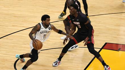 Kyrie Irving (links) ist einer der wenigen ungeimpften Spieler der NBA. 