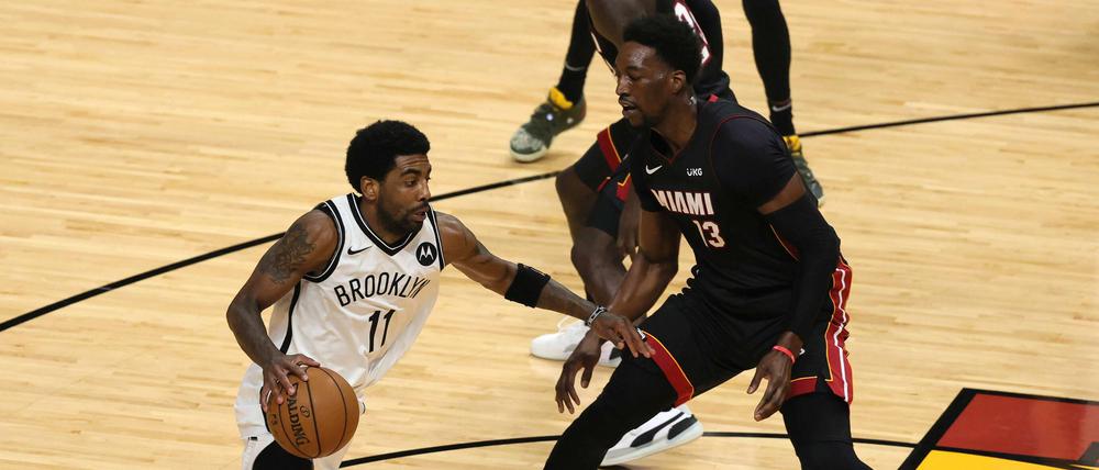 Kyrie Irving (links) ist einer der wenigen ungeimpften Spieler der NBA. 