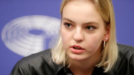 Daria Nawalnaja, die Tochter des inhaftierten russischen Oppositionsführers Nawalny, spricht im Europäischen Parlament.
