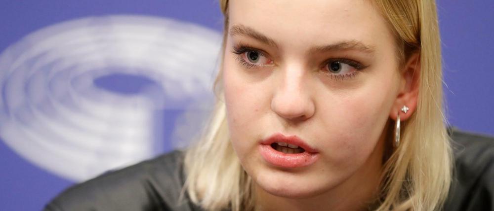 Daria Nawalnaja, die Tochter des inhaftierten russischen Oppositionsführers Nawalny, spricht im Europäischen Parlament.