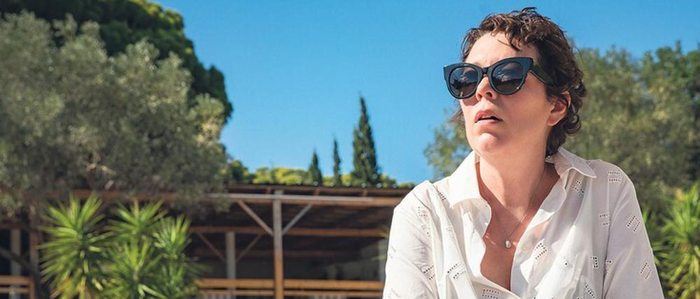 Komplizierte Gefühle. Die unterkühlte Literaturprofessorin Leda (Olivia Colman) wird im Sommerurlaub von ihrer Vergangenheit eingeholt.