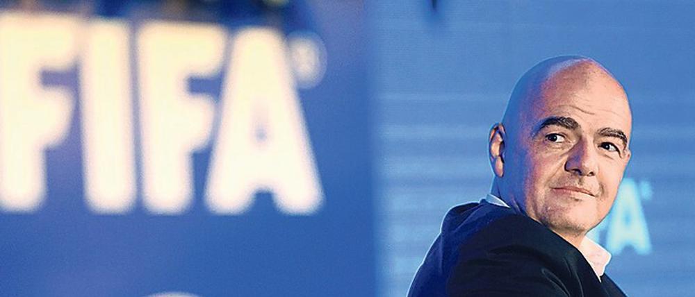 Große Pläne. Fifa-Chef Infantino möchte alle zwei Jahre eine WM sehen .