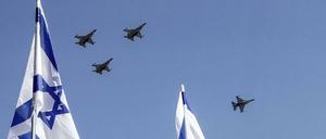 Israels Luftwaffe soll sich auf einen möglichen Luftschlag gegen Irans Atomanlagen vorbereiten, sagt Verteidigungsminister Benny Gantz.