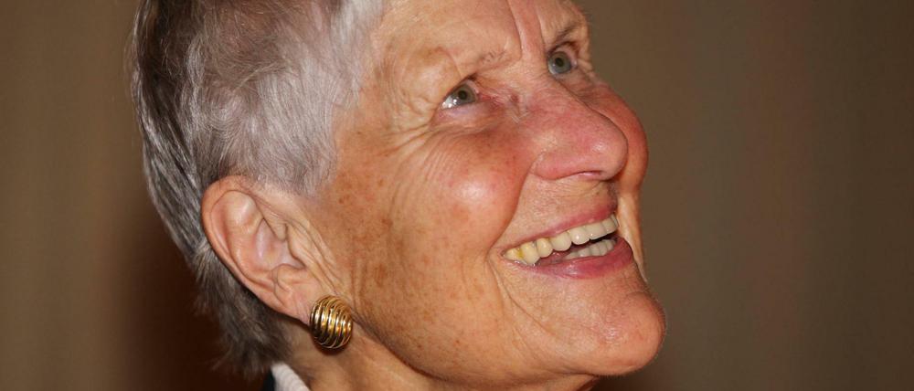 Inge Jens bei der Vorstellung ihres Buches "Unvollständige Gespräche" in Berlin 2009.