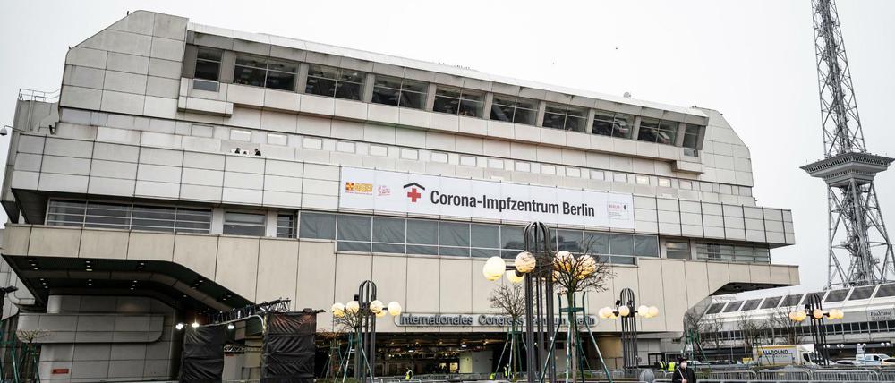 Im neuen Impfzentrum im Internationalen Congress Centrum (ICC) kam es am Samstag zu technischen Problemen.