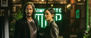 Zurück auf Anfang: Neo (Keanu Reeves) und Trinity (Carrie-Anne Moss) in der Matrix – kurz vor ihrer Erleuchtung dank roter Pille.
