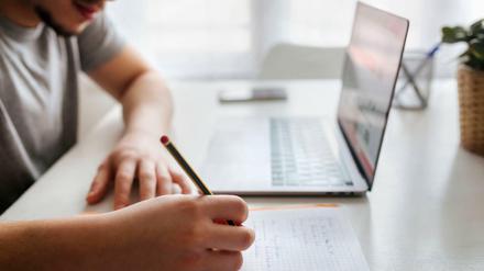 Im pandemischen Homeoffice denken immer mehr Menschen über eine berufliche Veränderung nach.