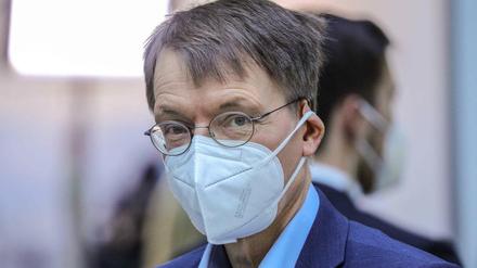 Bundesgesundheitsminister Karl Lauterbach (SPD) wirbt weiter für die Impfung. 