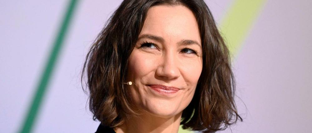 Die Bundesfamilienministerin Anne Spiegel kündigt neue Leistungen für Eltern direkt nach der Geburt an.
