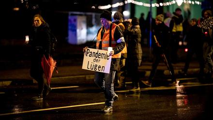 Wer lügt hier? Corona-Proteste Mitte Dezember im brandenburgischen Königs Wusterhausen.