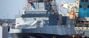 Ein Marineschiff von ThyssenKrupp Marine Systems vom Typ Meko 200 für Ägypten liegt im Neustädter Hafen.