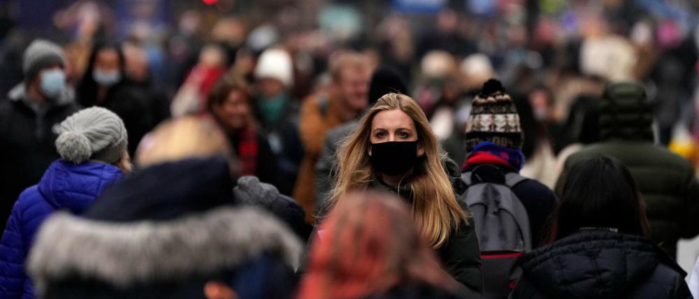 Volle Straßen in London. In Großbritannien haben sich binnen eines Tages mehr als 100.000 Menschen infiziert.