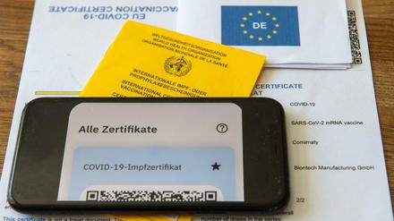 Ohne Booster sind solche EU-Impfzertifikate künftig spätestens neun Monate nach der Grundimmunisierung ungültig. 