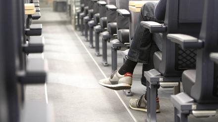 Mehr Beinfreiheit. Eine Studie hatte eine erste Klasse in Berlins Bussen und Bahnen ins Spiel gebracht. 