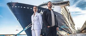 Schwangere Frau vermisst. Doktor Eric Leonhard (Moritz Otto, mit Anna Puck), ein erfahrener Chirurg und Notfallmediziner, heuert als Schiffsarzt an. 