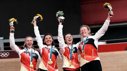 Franziska Brauße, Lisa Brennauer, Lisa Klein und Mieke Kröger (l-r) holten bei den Olympischen Spielen Gold mit dem Bahnrad-Vierer. 