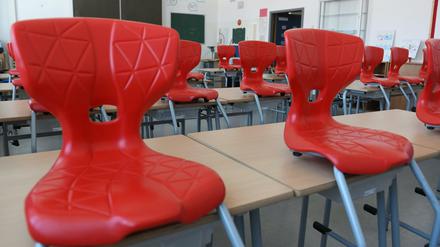 Können die Schulen nach den Weihnachtsferien trotz Omikron zum Präsenzunterricht zurückkehren? Darüber diskutiert die Politik.